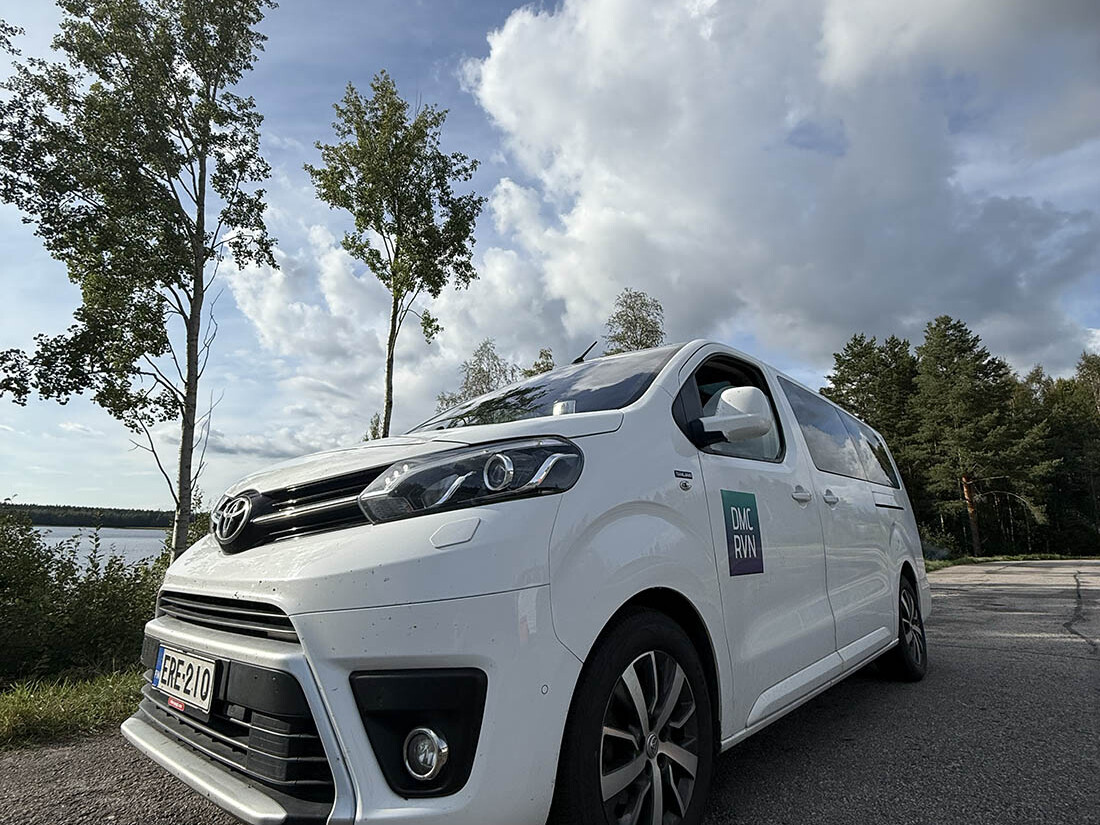 Minivan in Ruka
